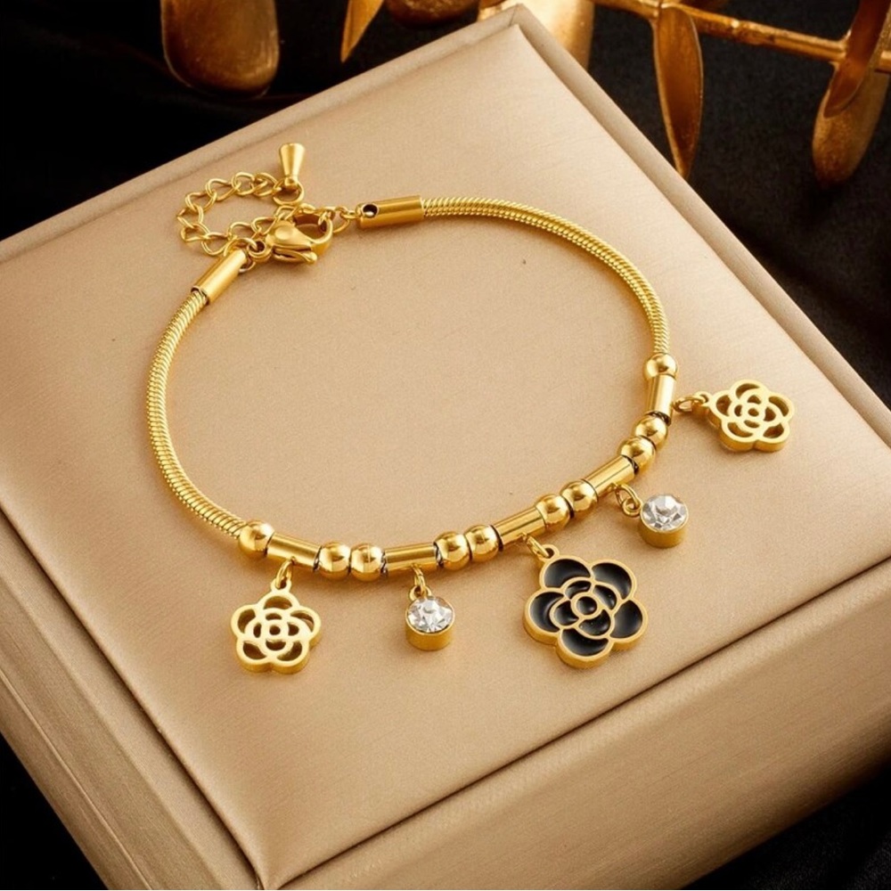 18 k gold plated flower zirconium charm bracelet